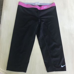 Nike Pro Dri-Fit Capri II Legging Fitted